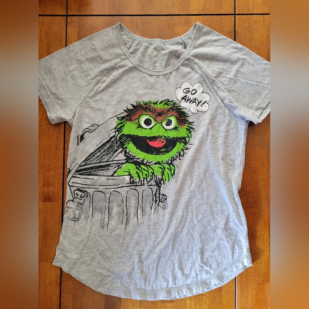 Sesame Street Gray T-Shirt w/Green Oscar The Grouch Character, Youth L/G 11/13